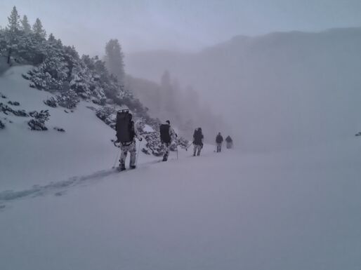 Auf dem Weg zum ersten Zwischenziel: Nebel liegt über den Tälern der Reiteralpe
