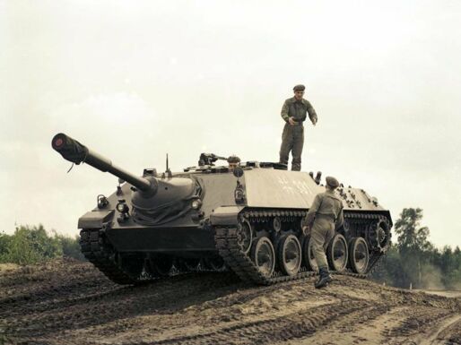 Kanonenjagdpanzer mit 90-mm-Rheinmetall-Kanone